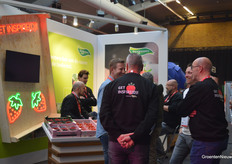 Theme sweaters at The Greenery: link
 https://www.hortidaily.com/article/9589620/inspire-strawberry-sales-surge-at-the-greenery/